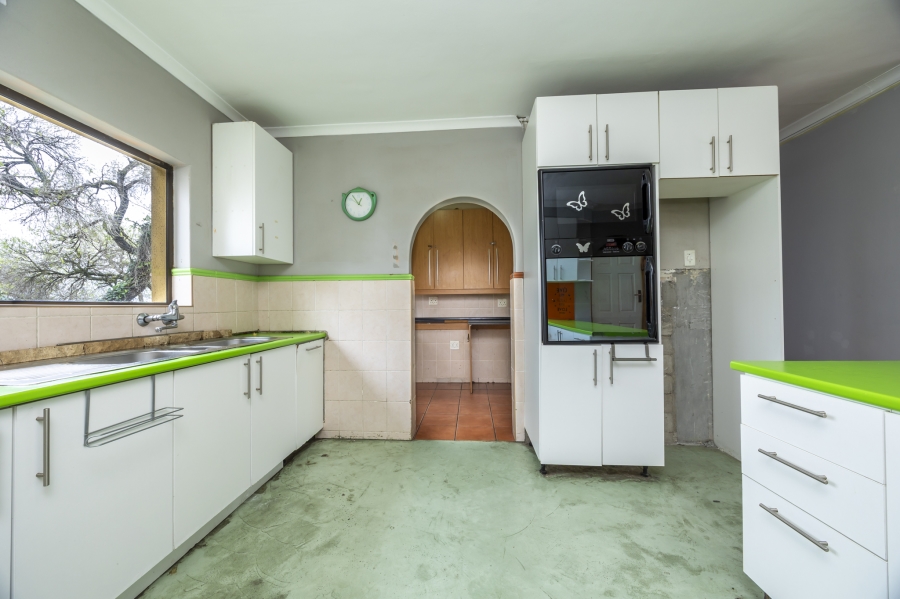 7 Bedroom Property for Sale in Plattekloof Western Cape